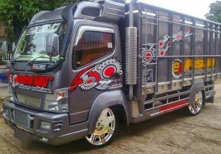 Truck Canter Mania Wallpaper screenshot image 13_Popularmodapk.com