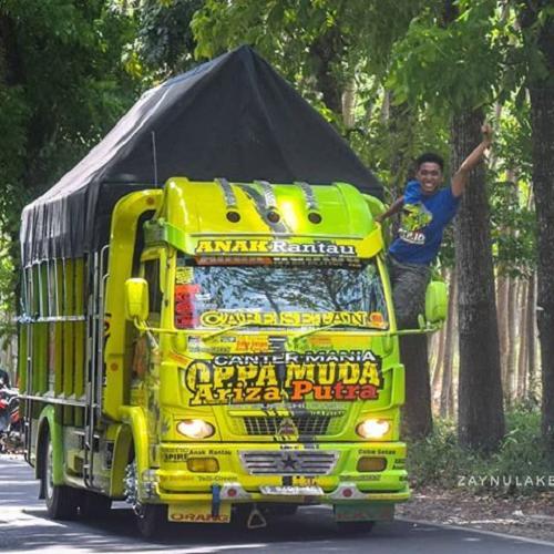 Wallpaper Stiker Truk Canter screenshot image 6_Popularmodapk.com