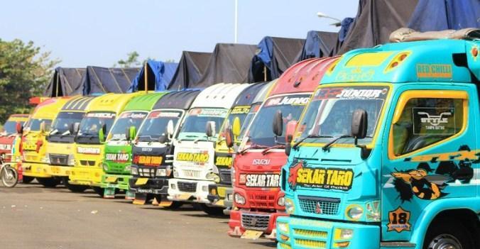 Truck Canter Mania Wallpaper screenshot image 15_Popularmodapk.com